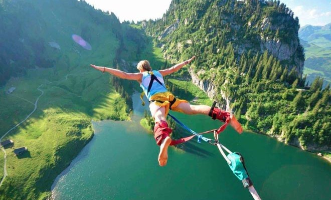 Saut à l'élastique, depuis le pont de Ponsonnas - France Bleu