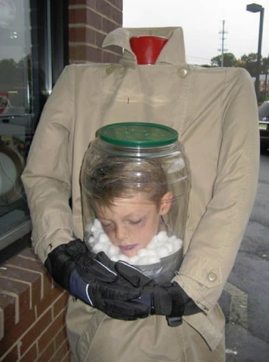 tête enfant dans bocal