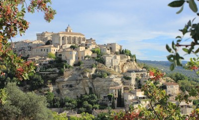 gordes-533375_640