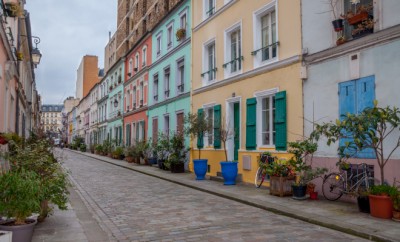 Rue pittoresque et colorée de Paris