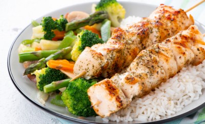 Grilled chicken breast skewers with steamed vegetables and long rice. Healthy eating concept