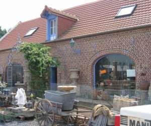 photo A la brocante a la ferme Raillencourt Ste Olle 3436