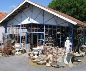 photo A la brocante a la ferme Raillencourt Ste Olle 3444
