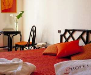 L'hotel * * *