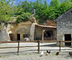 Village Troglodytique   De  Rochemenier