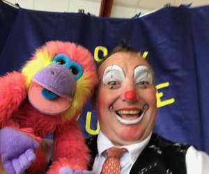 photo spectacle à domicile pour enfants ,clown-magicien-marionnettiste Orvault 10147