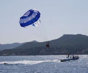 photo Parachute ascensionnel st cyr parachute Les Lecques 4073
