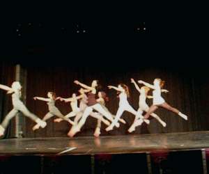 photo Espace  corps  scene    danse St Laurent Du Var 4266