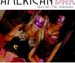 photo American bar show girl, pub, champagne Lyon 10747