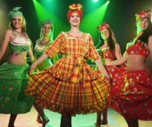 photo Musidea spectacles  -  revue cabaret itinerante -  Fontaines Sur Saone 13036