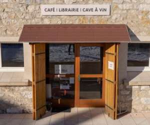 Cafe - librairie - cave a vin - les... Cafe - librairie - cave a vin - les...
