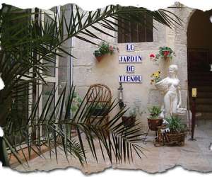 Au Jardin De Tienou