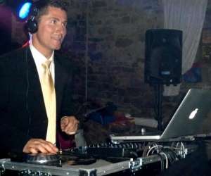 .jeanteck. Disc-jockey - Animateur - Manager - Producteur .jeanteck. Disc-jockey - Animateur - Manager - Producteur