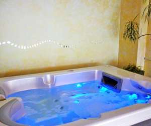 photo Gite et chambres spa jacuzzi delorme St Hostien 4350