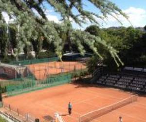 Tennis Club Paris 16 - Tennis Ribera  Le tennis Club couvert du 16ème  arrondissement.