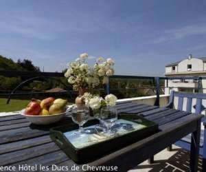 photo Residence hotel les ducs de chevreuse Chevreuse 4075