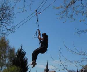 photo Grimpe encadre dans les arbres Moutier Rozeille 2720