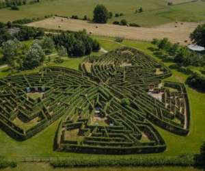 photo Les jardins de colette et son labyrinthe gant Varetz 4083