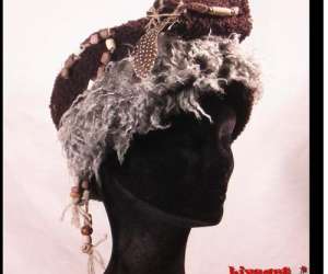 photo Lizzart 'creation de chapeaux' St Lary 4330