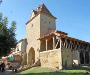 Un Village Medieval En Gascogne