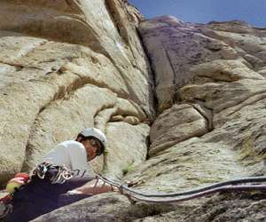 photo Escalade-canyon-grandes voies-parcours aventure-voyages- St Laurent De Neste 4086