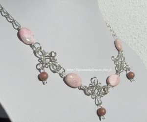 photo Nathalyne cratrice de bijoux en pierres naturelles Nailloux 4444