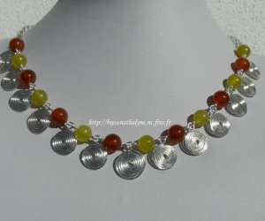 photo Nathalyne cratrice de bijoux en pierres naturelles Nailloux 4445