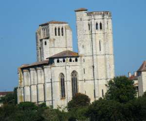 Cloitre De La Collegiale