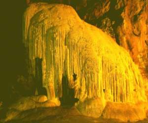 Grotte De Lombrives