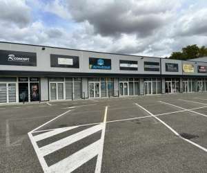 photo Ple commercial l'albizia Montech 10285