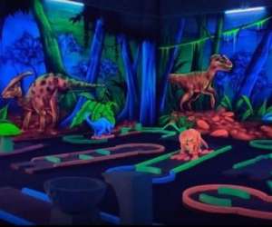 Mini Golf Avec Des Dinosaures