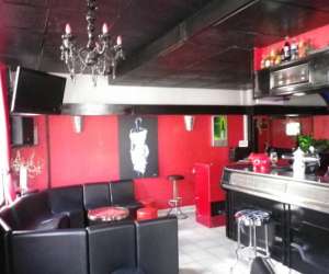 photo Black and white pub-bar Sens 4382