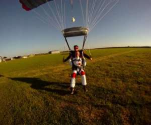photo Acro parachutisme St Desert 3610