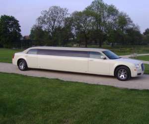 Location De Limousine Chrysler 300 C 8 Places