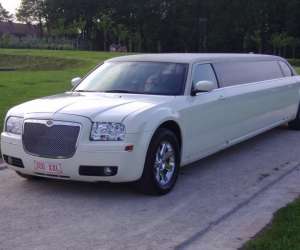 photo Location de limousine chrysler 300 c 8 places Genval 3382