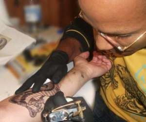 Enzo Tattoo Piercing