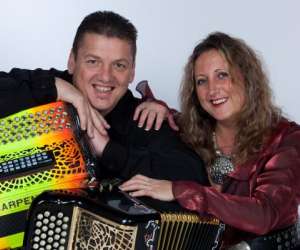 photo Sabrina et freddy friant - animation dansante Angerville La Martel 4166