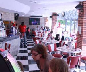 photo Restaurant bus stop diner Vernon 5718