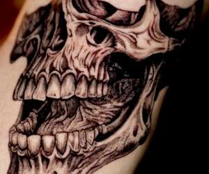 photo Nazlo tattoo Nimes 20872