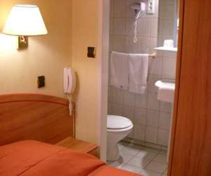 photo Hotel restaurant bar presse - ho feuille the St Ame 3891